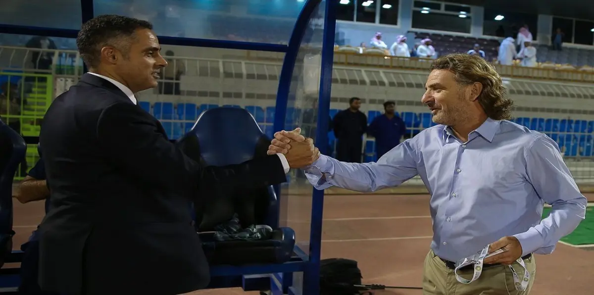 كارينو مدرب نادي الشباب السعودي ينفعل على الجهاز الفني للتعاون (فيديو)