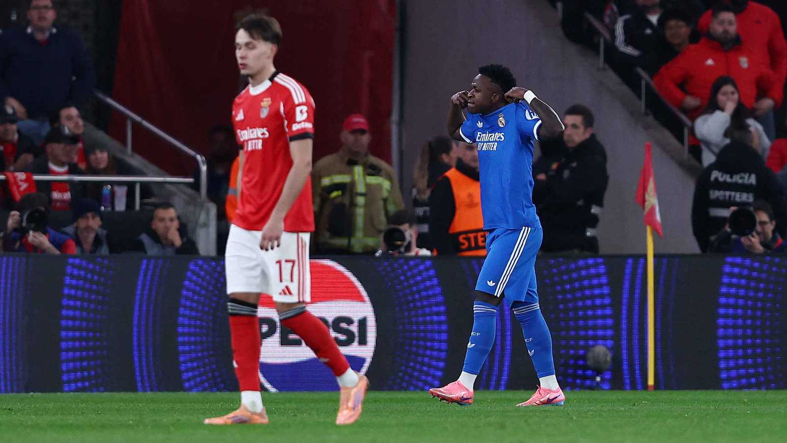 أول تعليق من إنفانتينو على أزمة إهانة فينيسيوس من نجم بنفيكا 