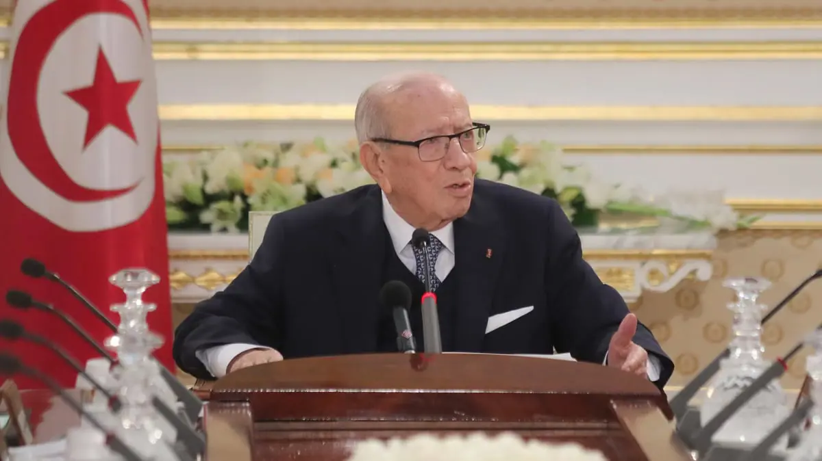 السبسي يتهم الشاهد و "إخوان تونس" بالسطو على صلاحياته