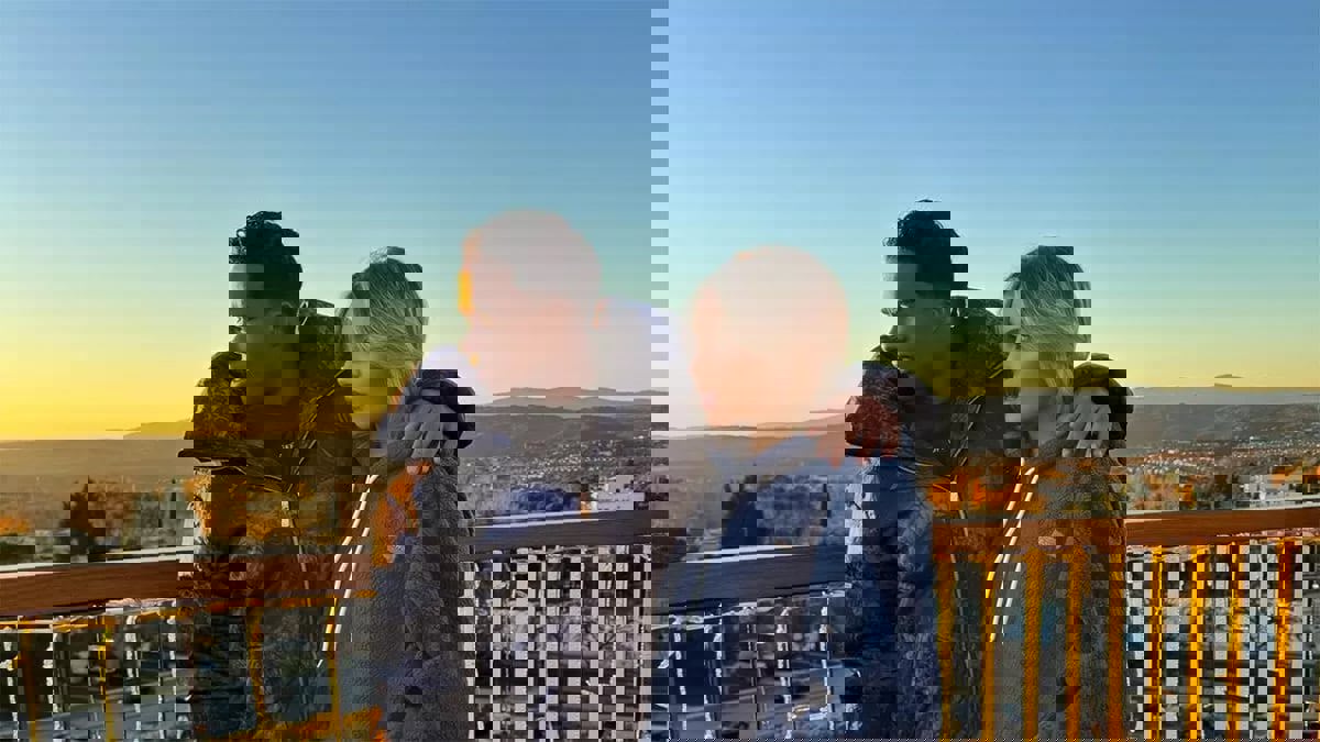 والدته لا تحبها.. بنود “عقد الحب" بين مهاجم ريال مدريد وصديقته