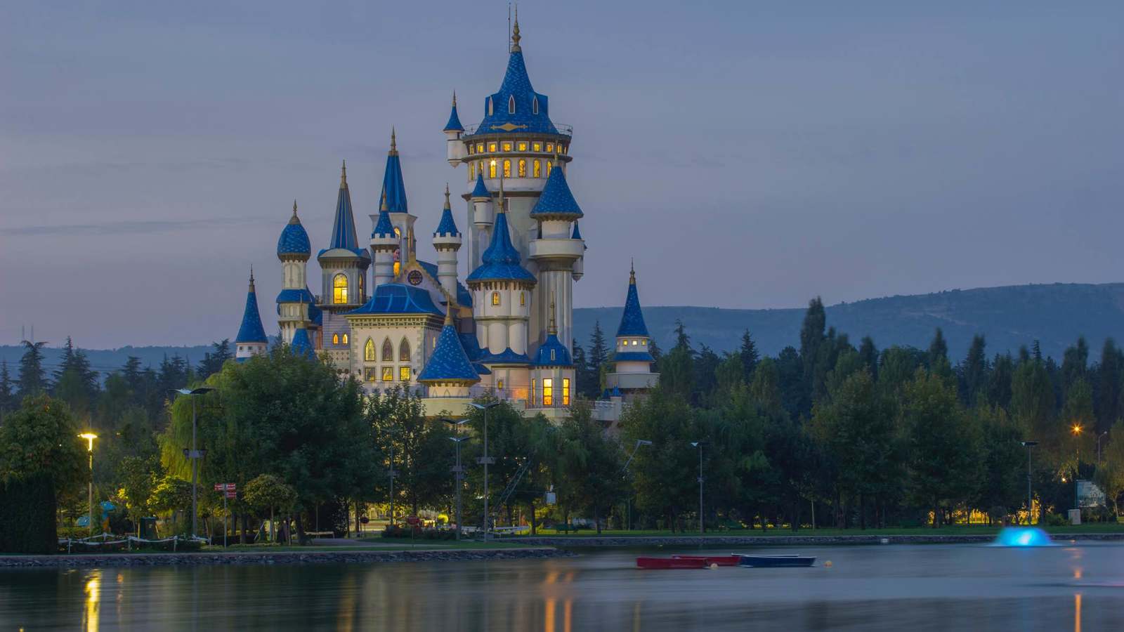 اعتقال رجل حاول تنظيم "زفاف وهمي" لطفلة في "ديزني لاند"