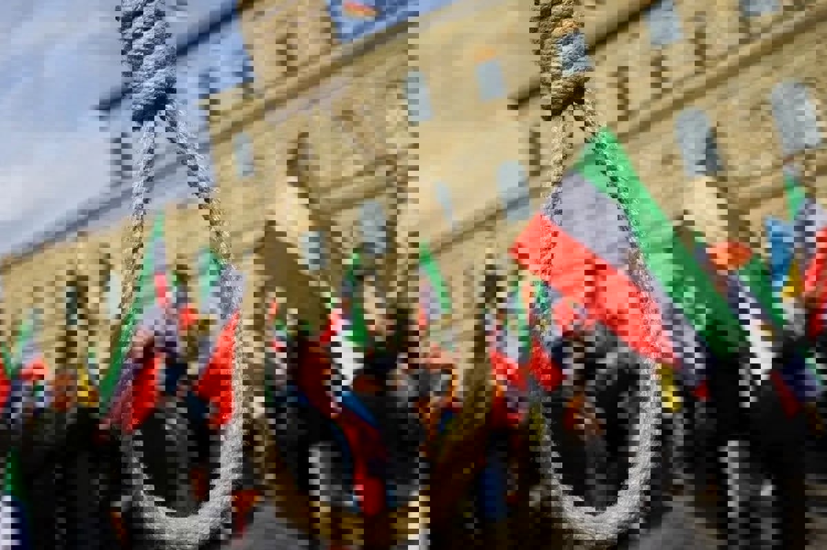 شقيقته تهدد بالانتحار.. إيران تحكم بالإعدام على سجين سياسي