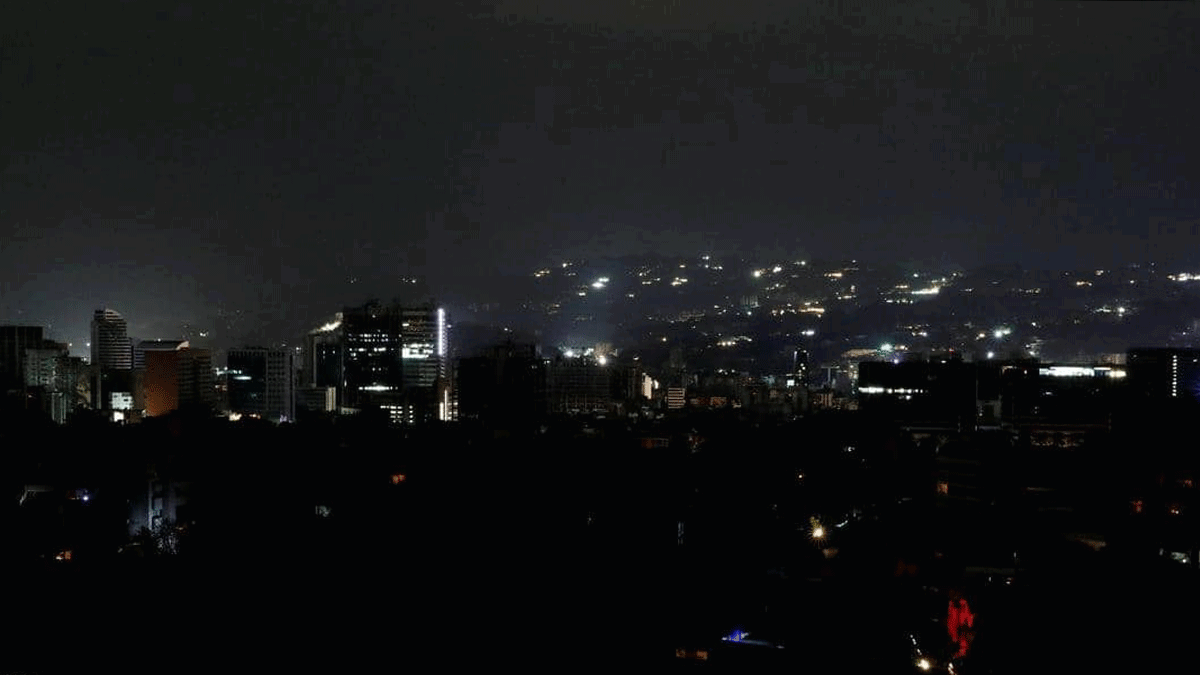 مع استمرار صراع السلطة.. الظلام يخيم على فنزويلا  