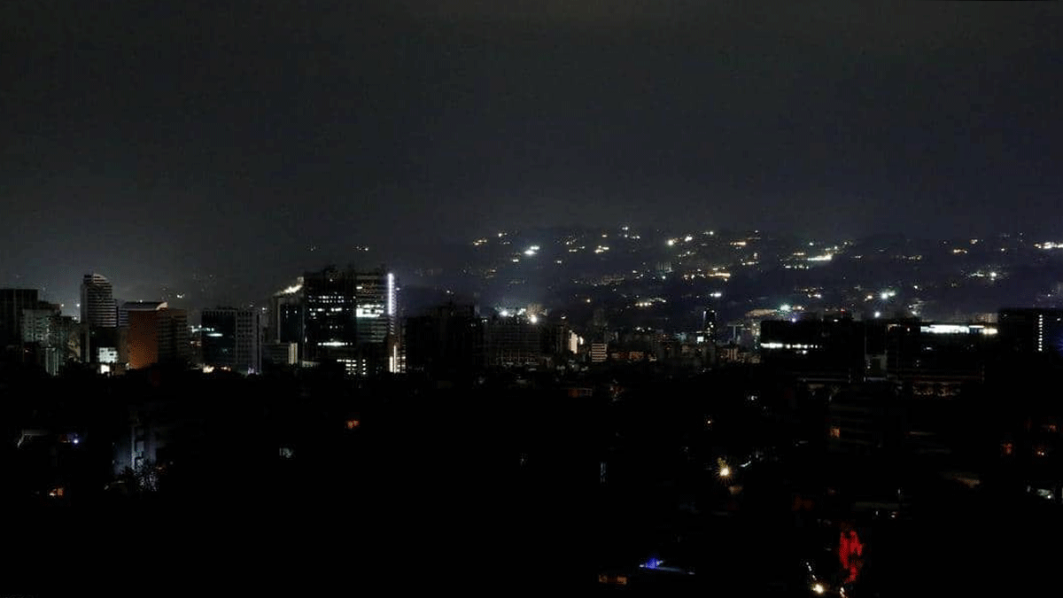 مع استمرار صراع السلطة.. الظلام يخيم على فنزويلا  