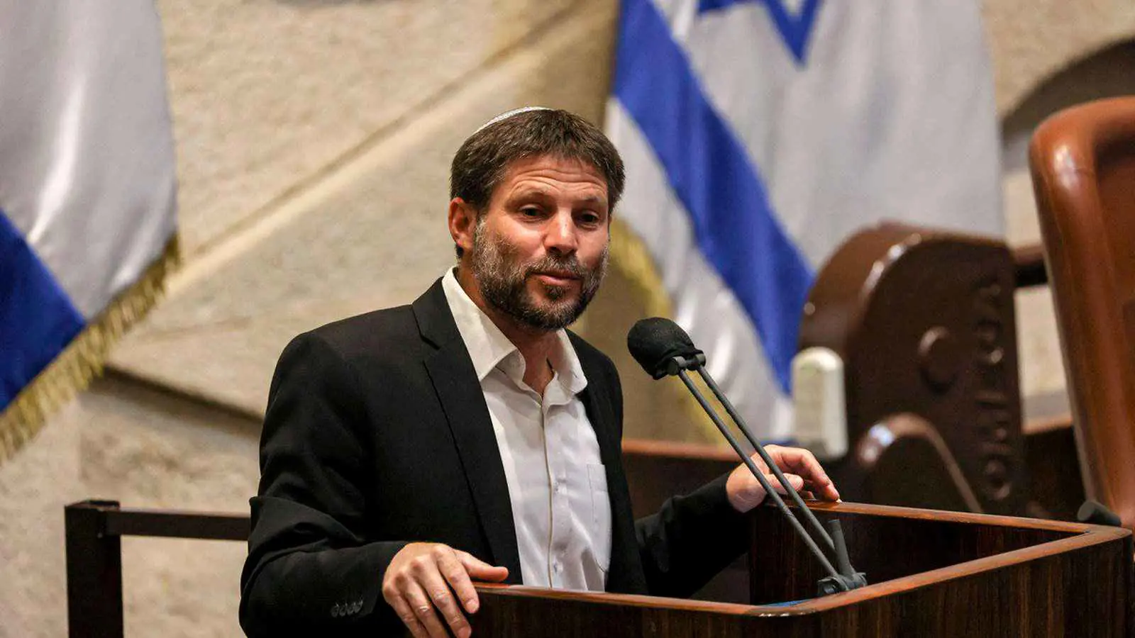 سموتريتش يطالب بـ"إنذار" حماس حتى السبت لتسليم جميع الرهائن