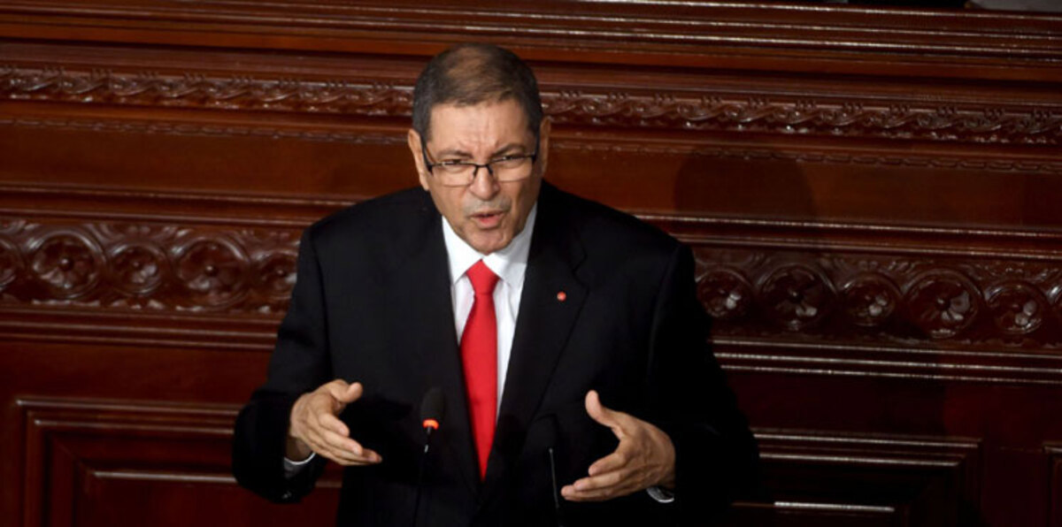 بين زرقة ربطة عنقه وحُمرتها.. حكومة الصيد تواصل مهامها (صورة)