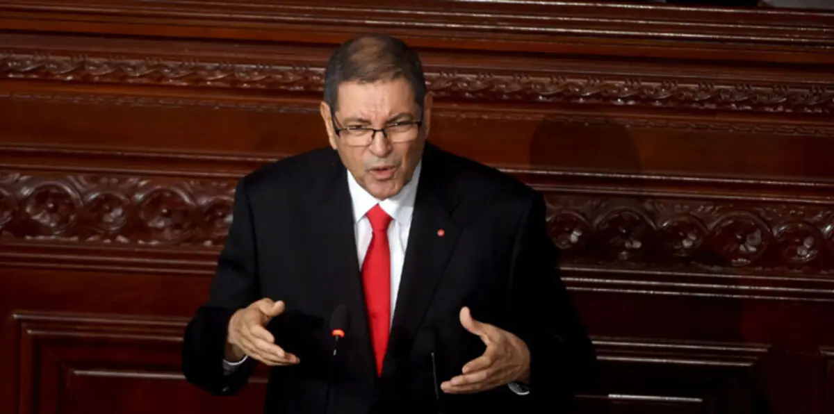 بين زرقة ربطة عنقه وحُمرتها.. حكومة الصيد تواصل مهامها (صورة)