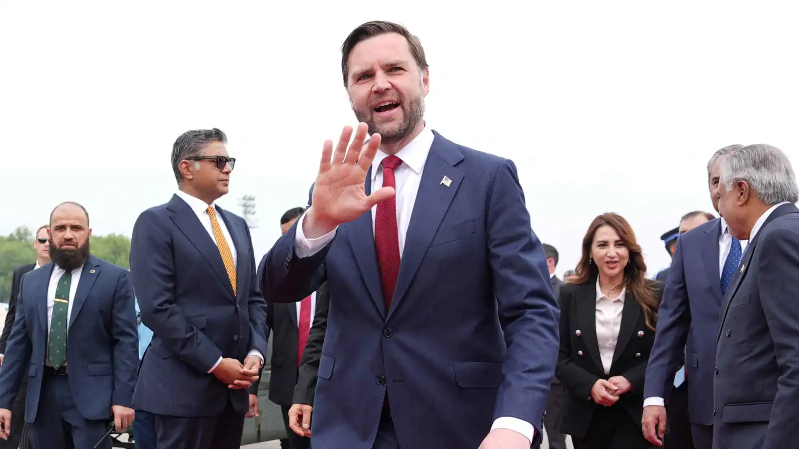 فانس في إسلام آباد.. رهان ترامب الأكبر ومغامرة 2028