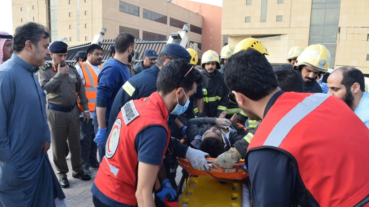 وفاة شخص وإصابات حرجة إثر انهيار سور جامعة المعرفة الخاصة بالسعودية