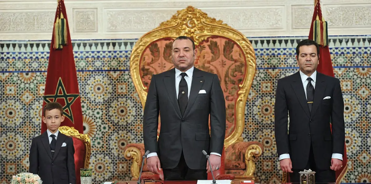 العاهل المغربي يعفي عشرات المسؤولين على خلفية ملف "الحسيمة"
