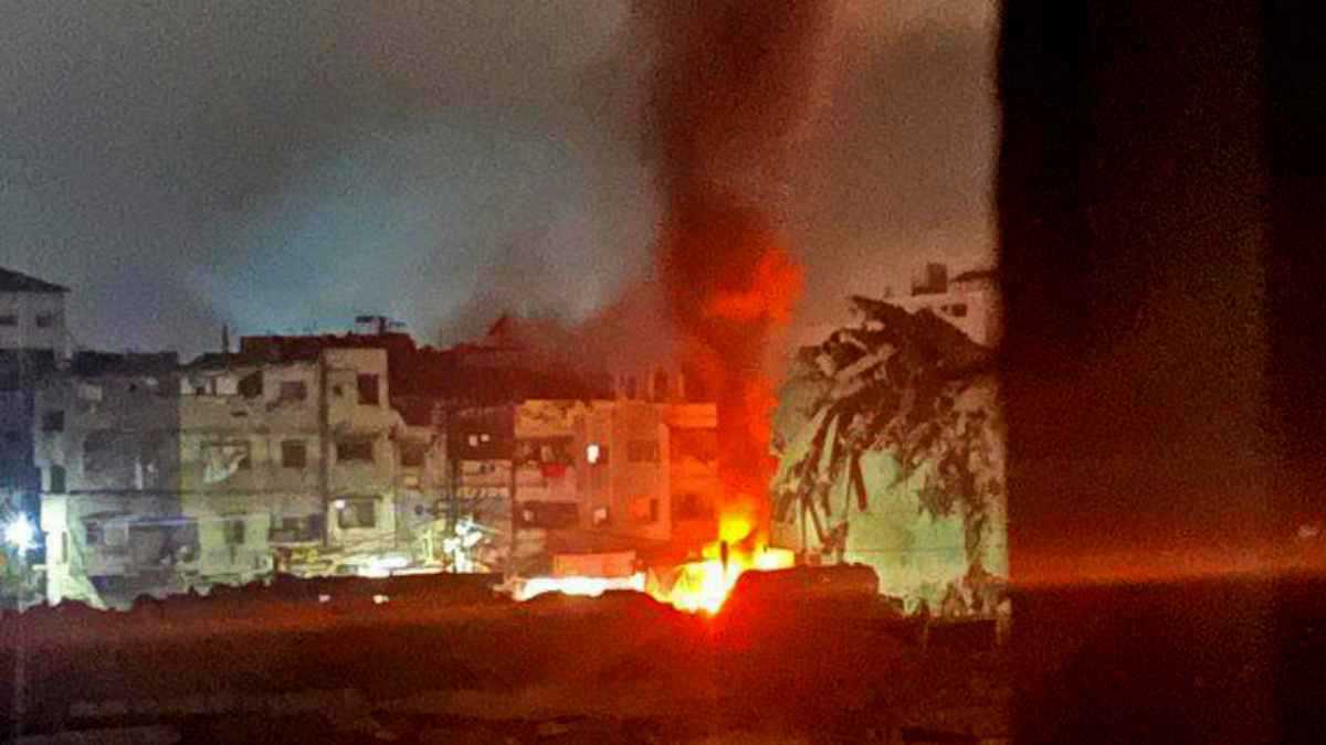 4 قتلى بغارة إسرائيلية على منشأة تجارية بحي الزيتون في غزة (فيديو)