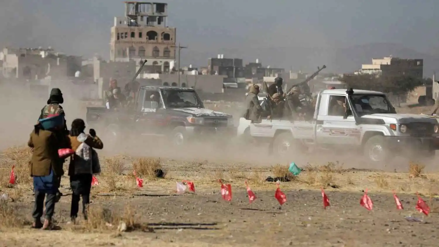 اليمن.. الحوثيون يحاصرون إحدى بلدات "الحديدة" بعد مواجهات عنيفة