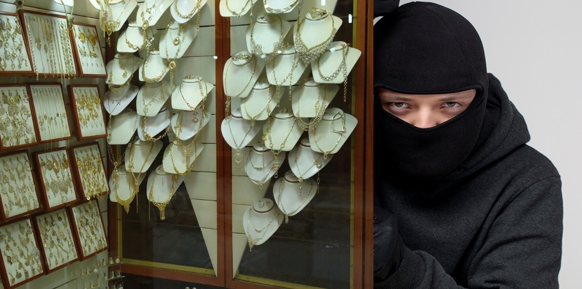 الإمارات تضبط عصابة سرقت مجوهرات بمليون دولار