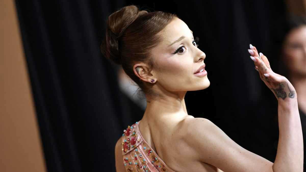 أريانا غراندي ترد على انتقاد "نحافتها المفرطة"