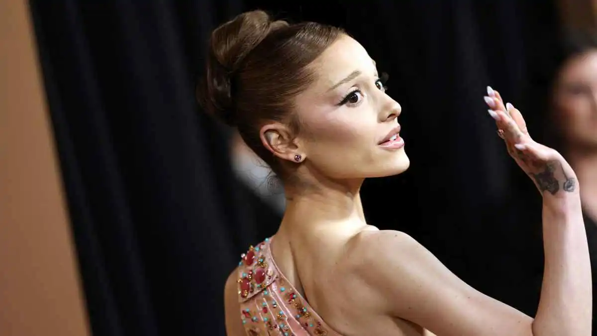 أريانا غراندي ترد على انتقاد "نحافتها المفرطة"