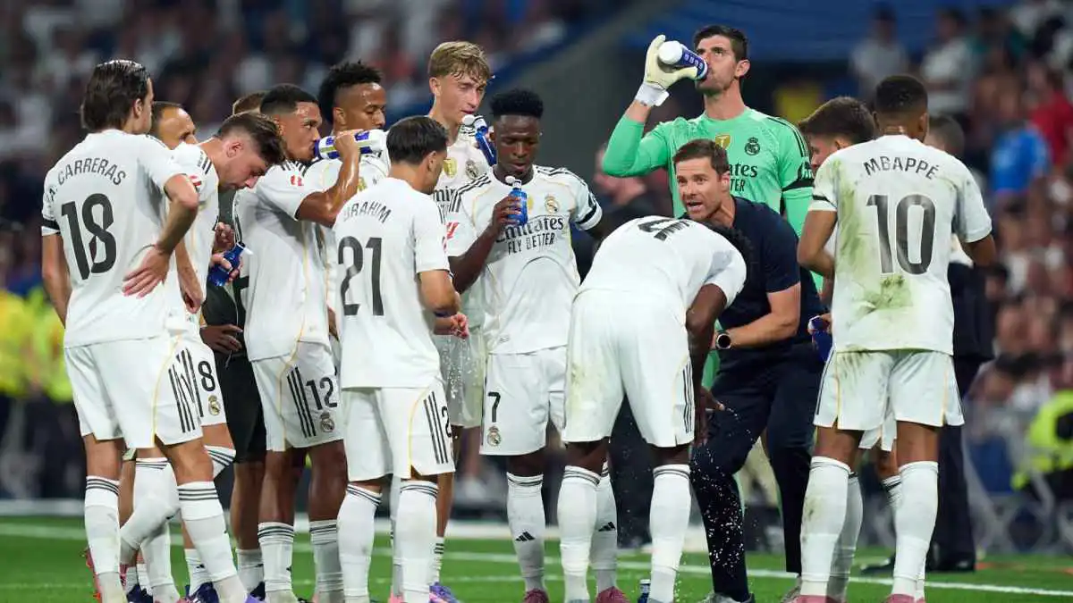 فلورنتينو بيريز ينتفض.. ريال مدريد يهدد لاعبيه بعقوبات صارمة