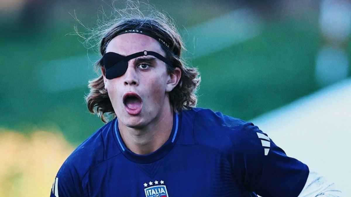 بـ"رقعات عين القراصنة".. تدريبات غريبة للاعبي منتخب إيطاليا للشباب (صور)