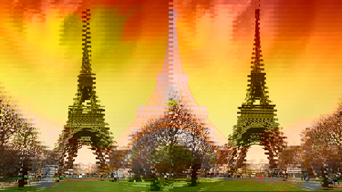 بعد إغلاق يعد الأطول من الحرب العالمية.. برج إيفل يعاود استقبال زواره