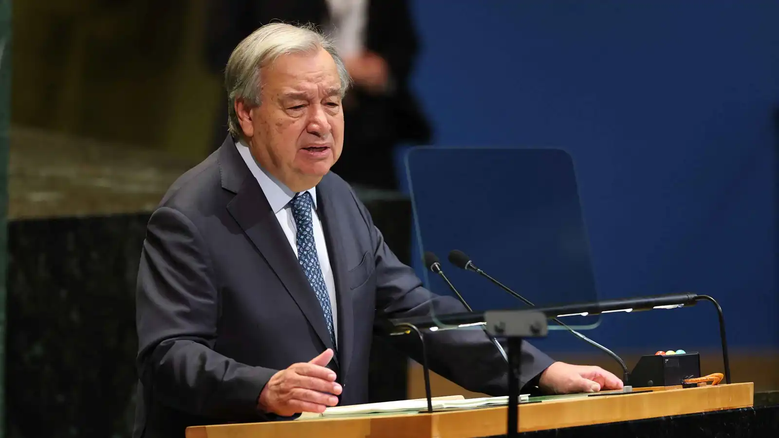 غوتيريش يُدين احتجاز الحوثيين لموظفين أمميين إضافيين