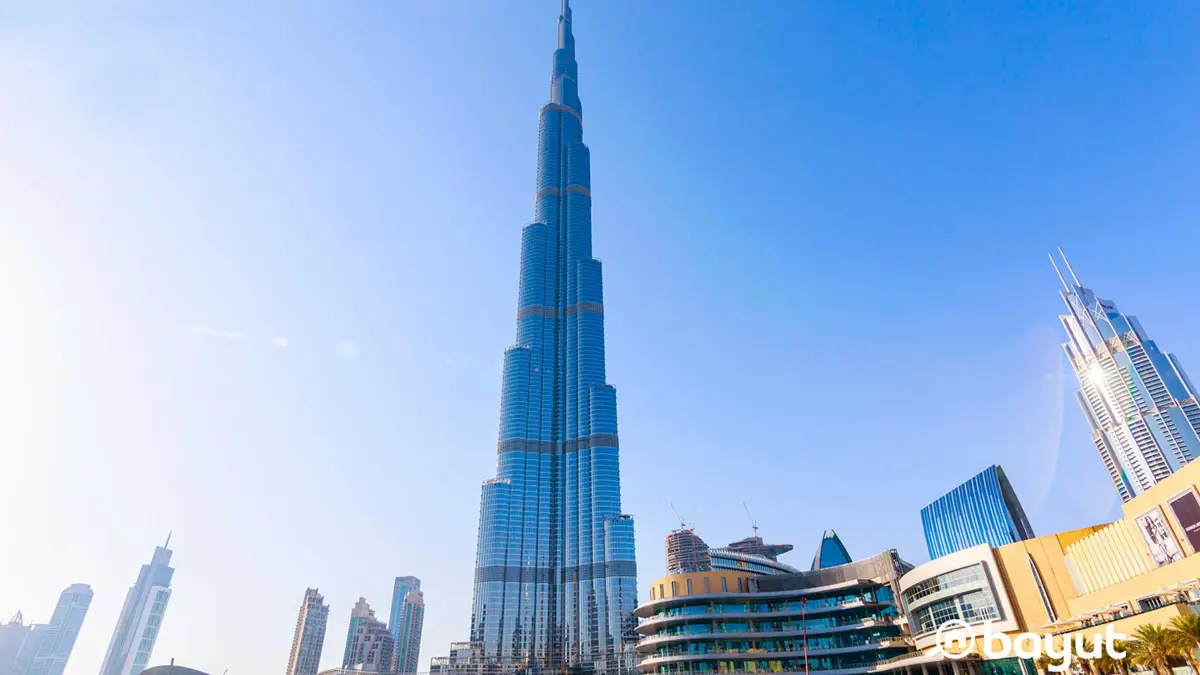 برج خليفة يتوشح بألوان علم سريلانكا (صورة)