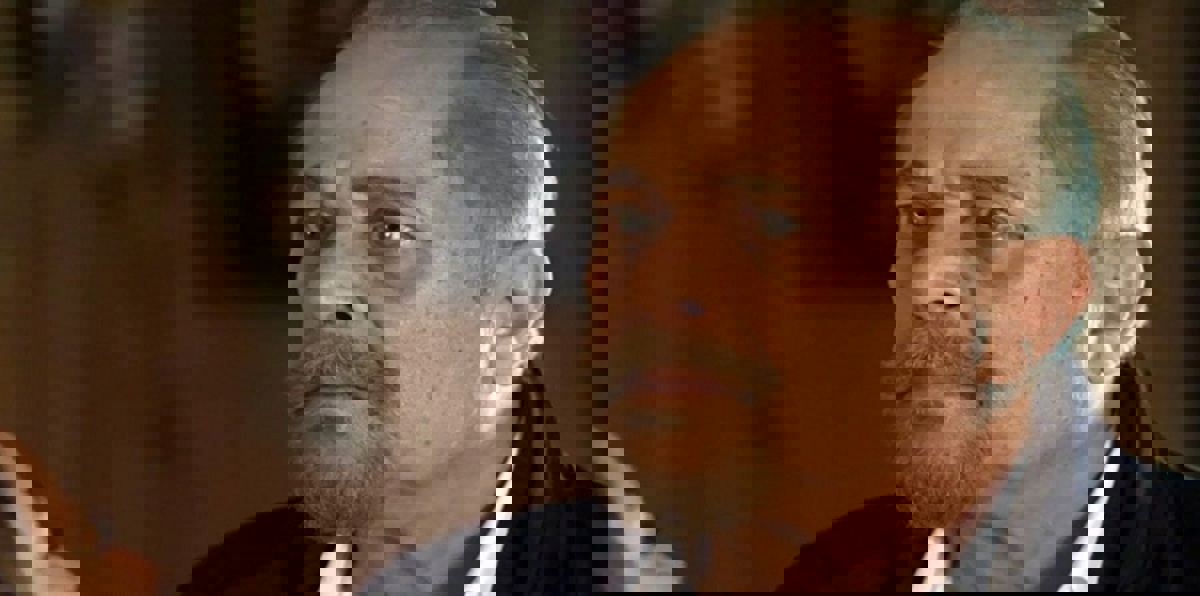 العثور على قنبلة أسفل منزل محمود عبد العزيز في فرنسا (صورة)