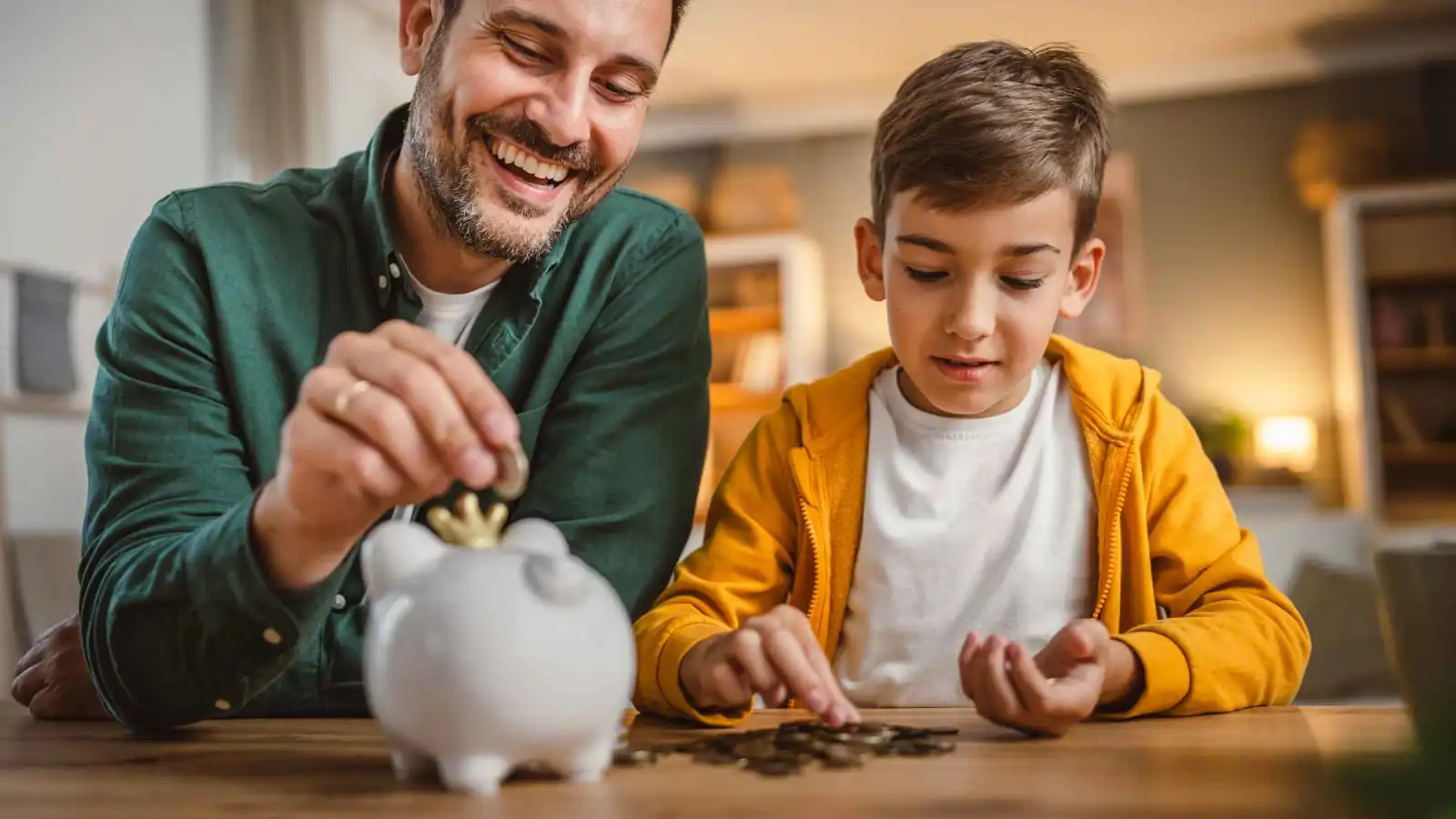 كيف يبني "الوعي المالي" المبكر ثقة الأطفال بأنفسهم؟