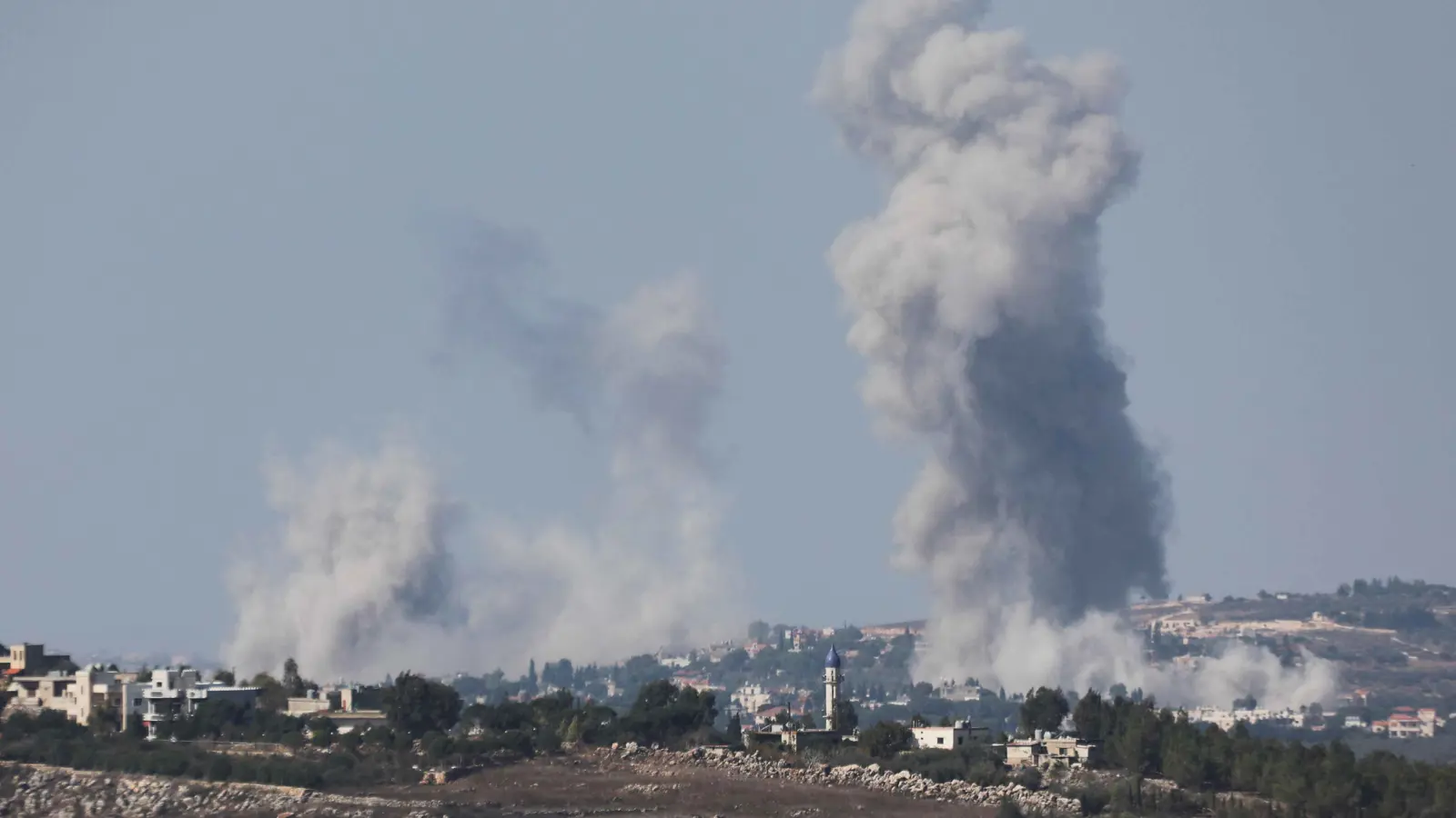 قتلى وجرحى في غارات إسرائيلية على جنوب لبنان (فيديو)