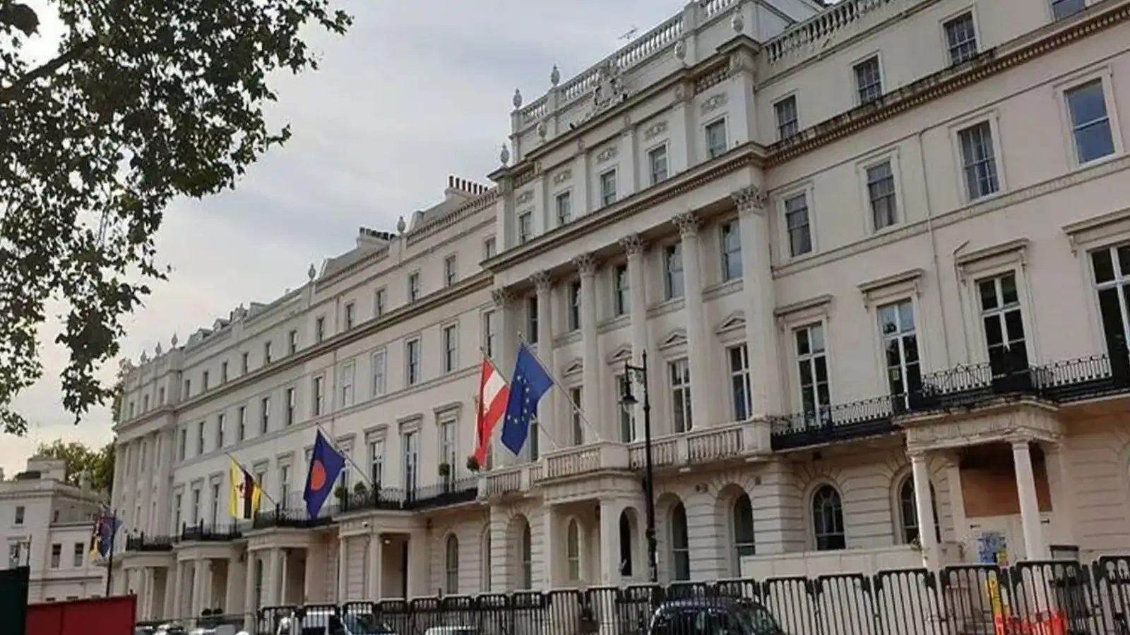 سفارة النمسا في طهران تعلق خدماتها القنصلية