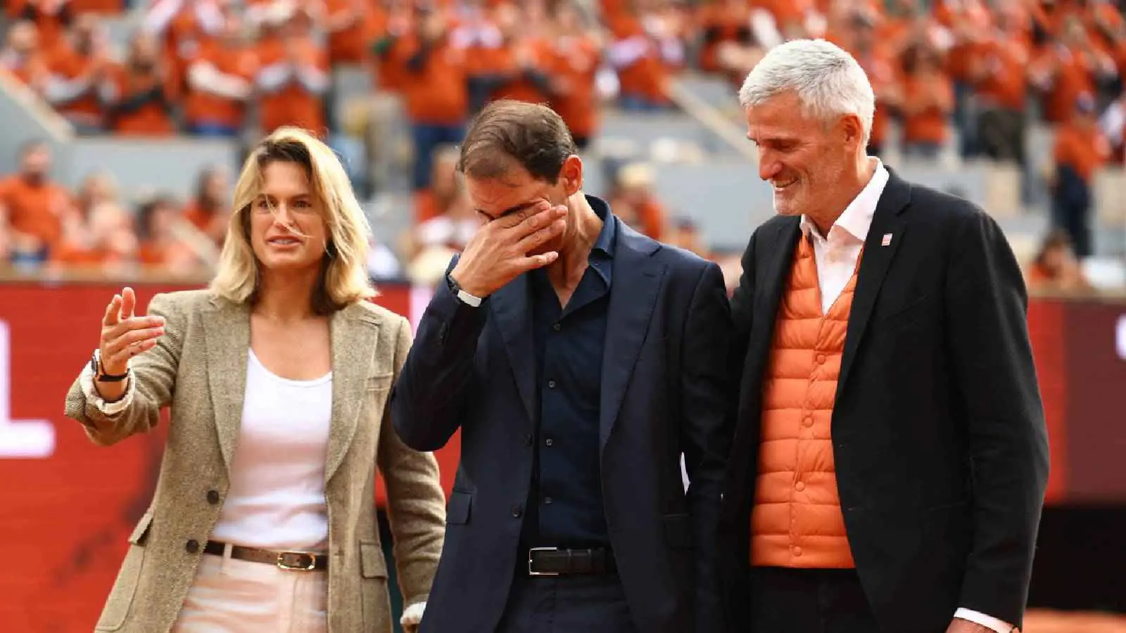 "نادال" يبكي في يوم تكريمه بحضور أساطير التنس (فيديو)