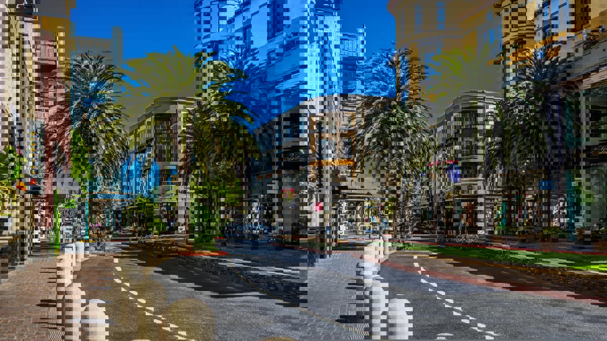 منزل فخم للبيع في كاليفورنيا يضم معملاً لإنتاج الميثامفيتامين