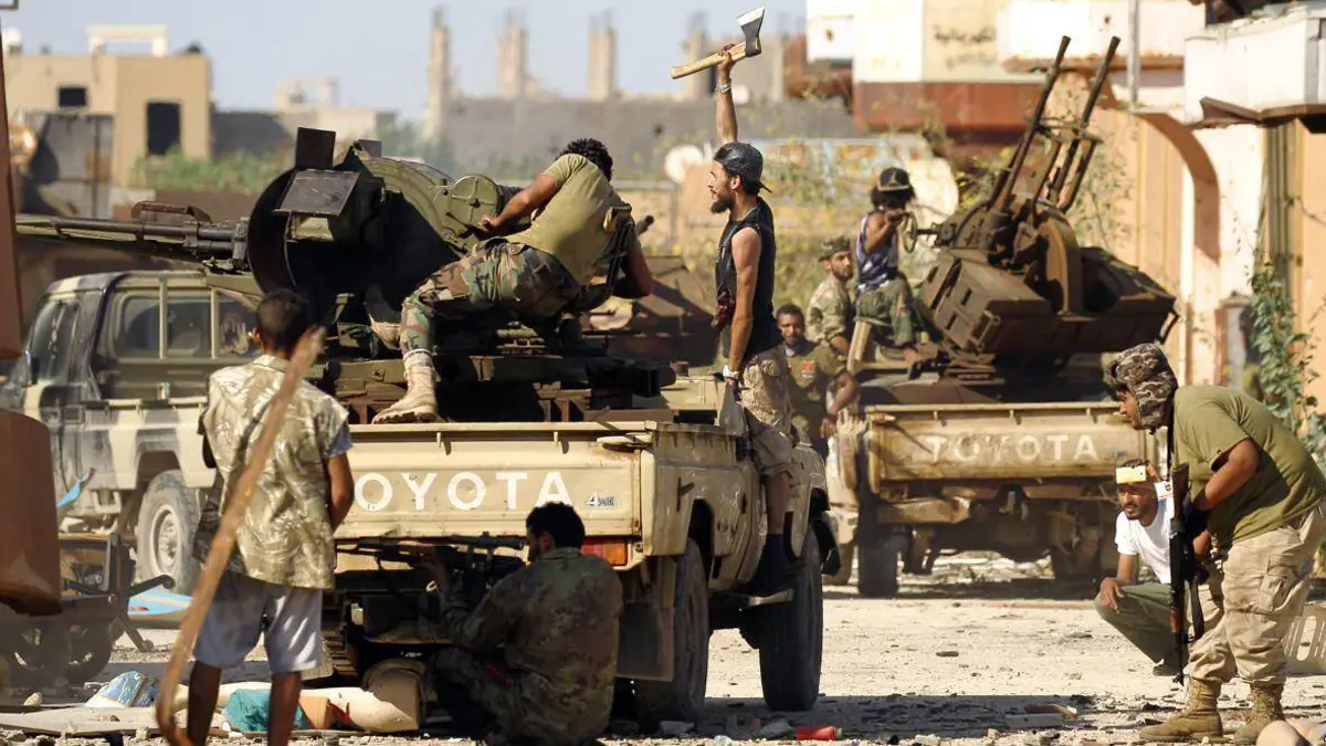 بعد اشتباكات مسلحة.. تجدد عمليات الاعتقال والتصفيات بين عناصر ميليشيا حكومة الوفاق‎‎ الليبية