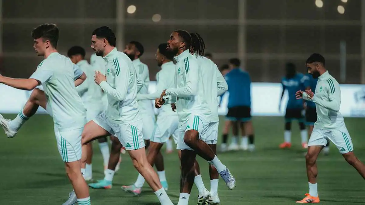 "صفقة تبادلية كبرى" تفتح الباب لرحيل نجم الأهلي السعودي