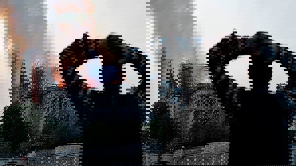 فرنسا ترجح فرضية "الحريق العرضي" في كاتدرائية نوتردام