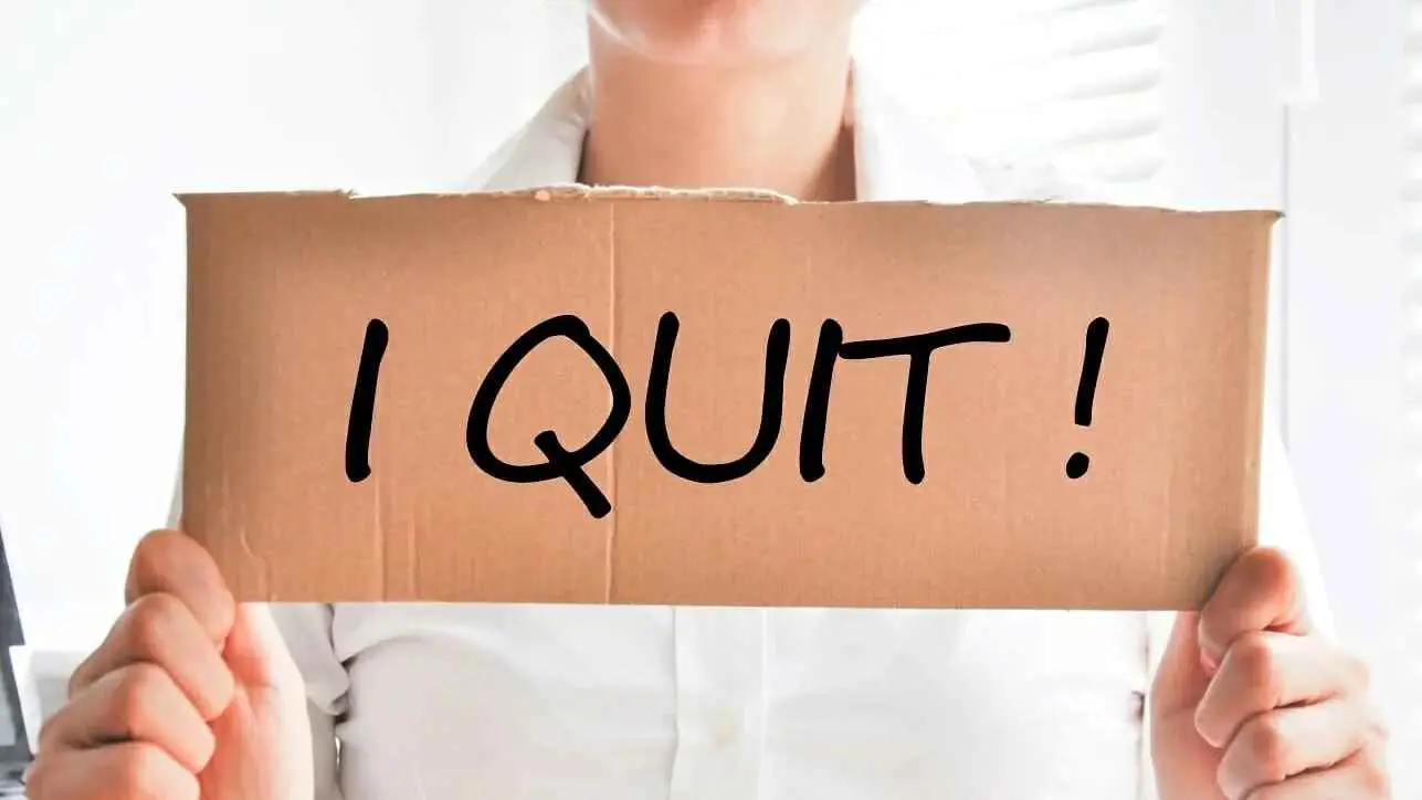 طلب "مفاجئ" من المدير يدفع موظفة إلى الاستقالة الفورية