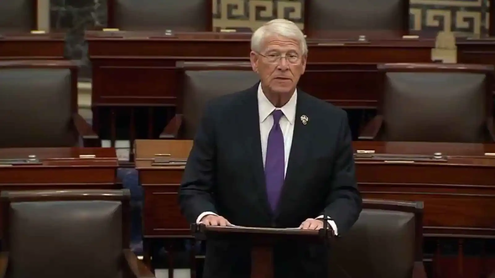 سيناتور بارز يدعو ترامب لضرب إيران وعدم الثقة بخلفاء خامنئي