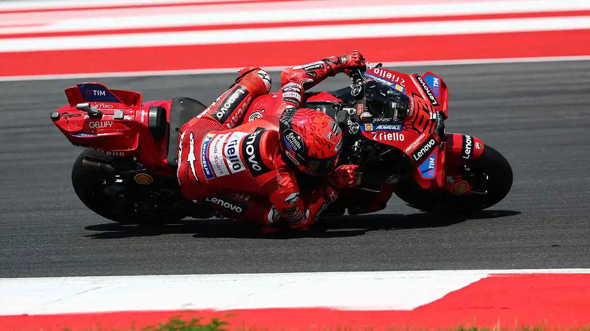 إصابة بطل العالم للدراجات النارية مارك ماركيز في سباق إندونيسيا (فيديو)