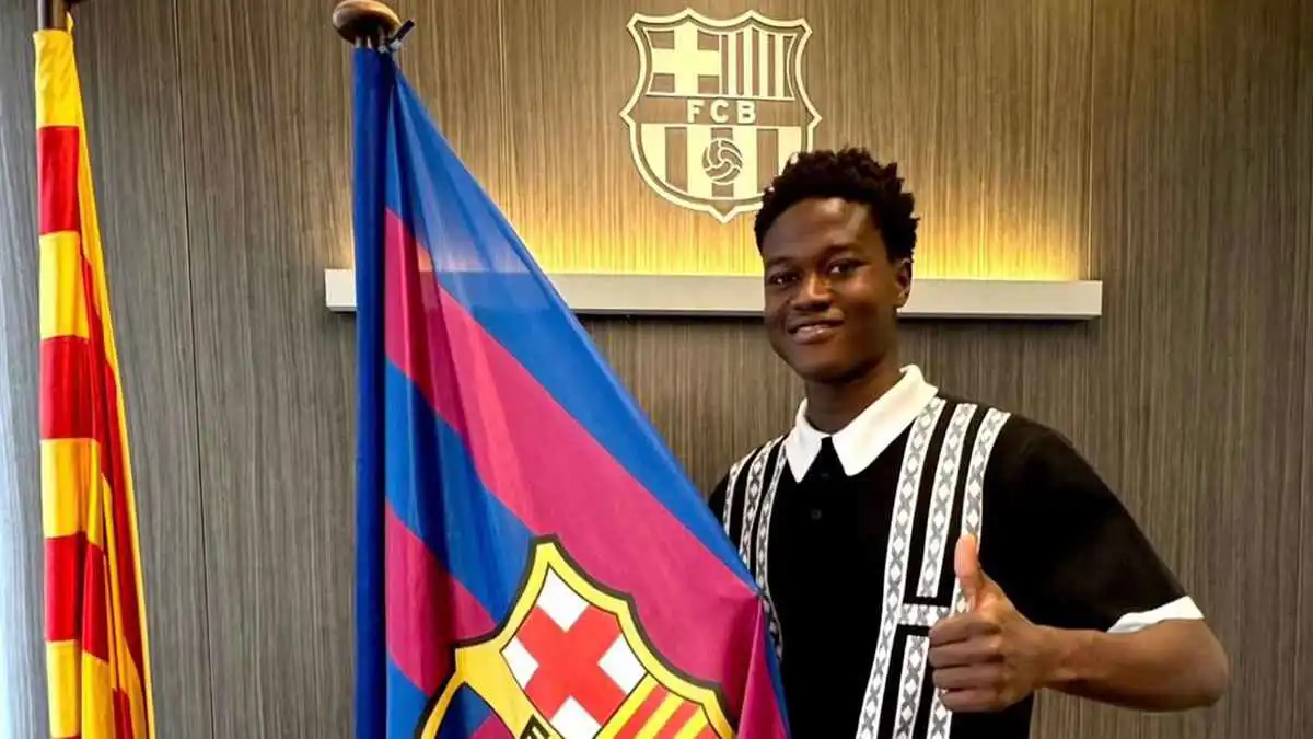 من شوارع غينيا إلى برشلونة.. من هو "الدبابة" بابا كوروما أحدث مفاجآت فليك؟