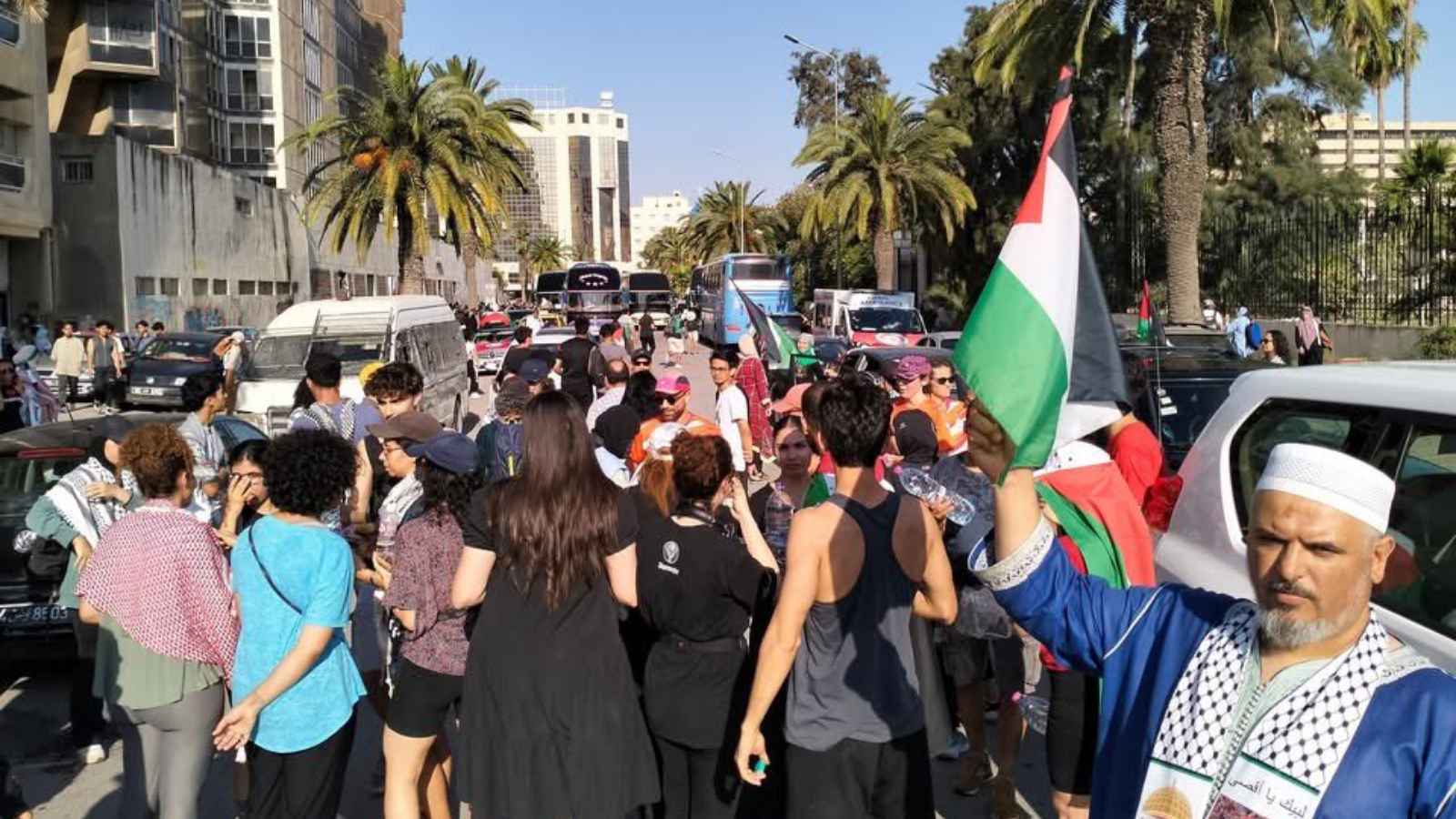 انطلاق قافلة "الصمود المغاربية" من تونس باتجاه غزة (فيديو)