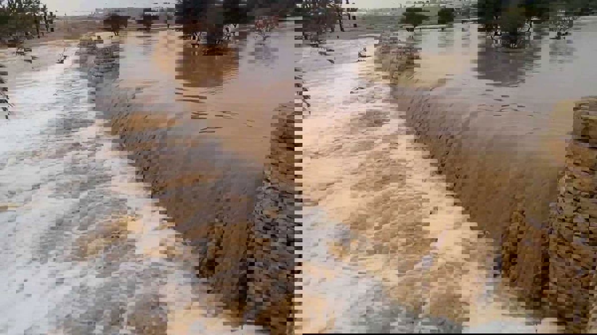 اليمن.. وفاة امرأة و3 أطفال في سيول لحج