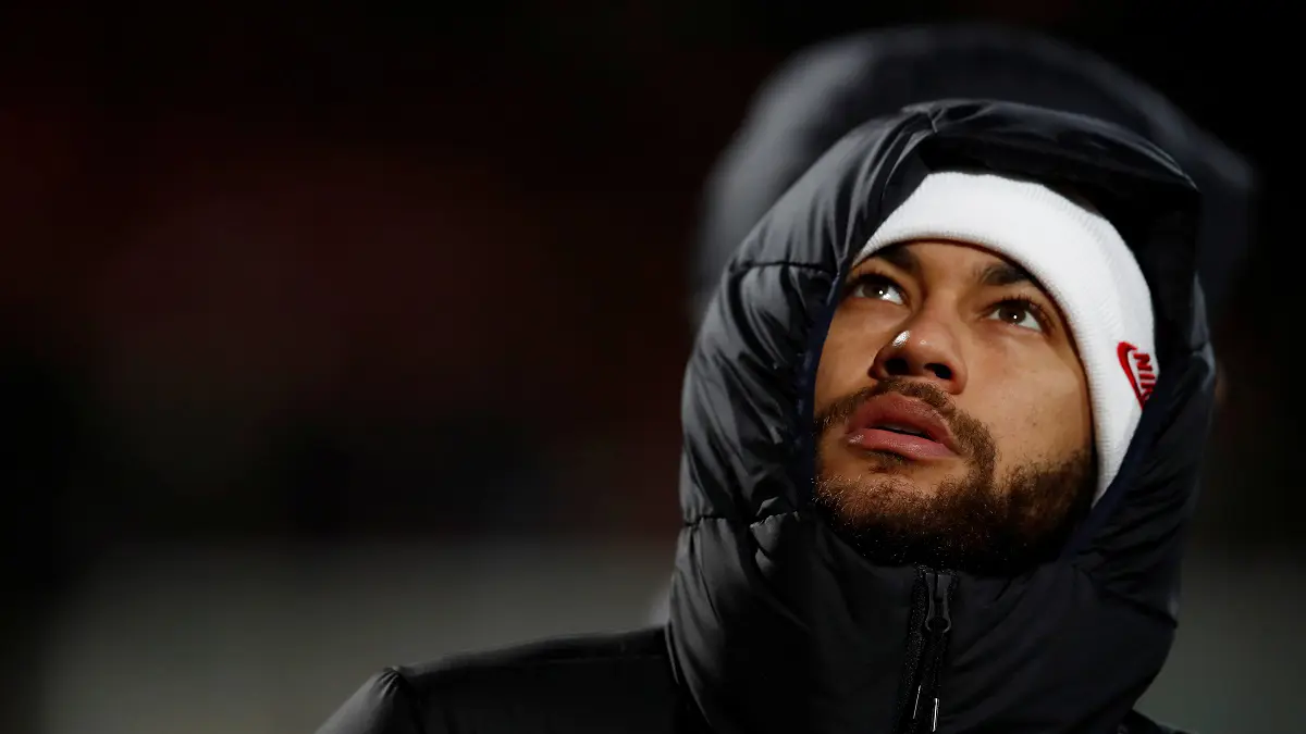 نيمار ولاوتارو مارتينيز.. كورونا يهدد أحلام نادي برشلونة في سوق الانتقالات