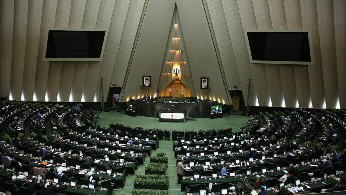 نواب إيرانيون يطالبون بالانسحاب من الاتفاق النووي إذا فرضت واشنطن عقوبات جديدة