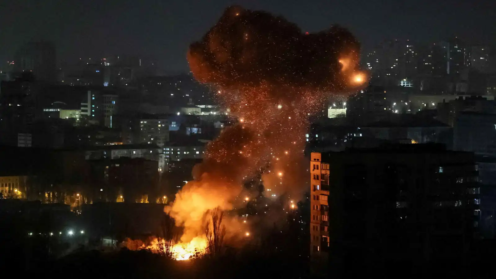 بعد هجمات روسية واسعة.. زيلينسكي يطالب حلفاء أوكرانيا بأنظمة دفاع جوي