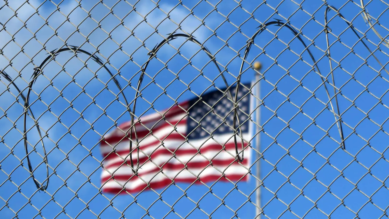 مقابل سجين في غوانتانامو.. أمريكا تتفاوض مع كابول للإفراج عن 3 مواطنين