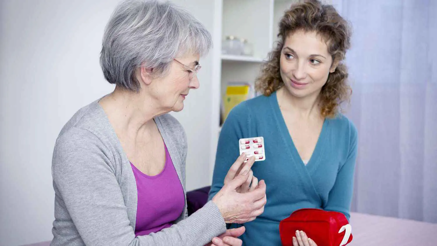 ما أهمية الإسعافات الأولية لدى رعاية كبار السن؟