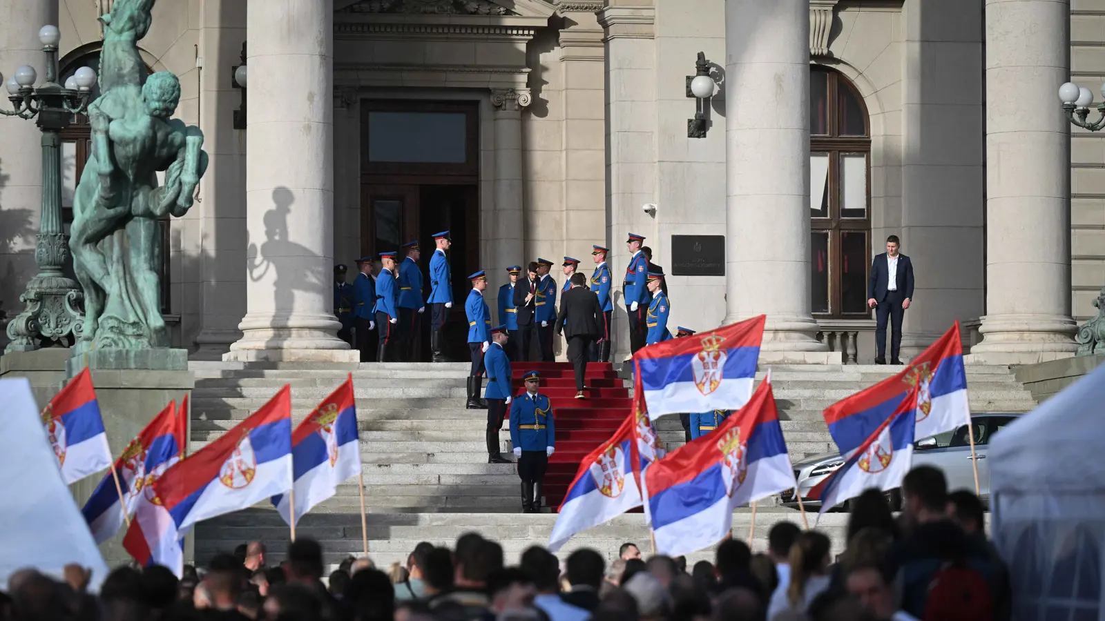 على وقع التظاهرات.. تشكيل حكومة جديدة في صربيا