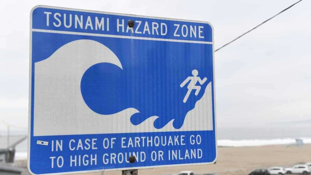 مركز التحذير من تسونامي ينفي خطر موجات مد بحري بعد زلزال الفلبين