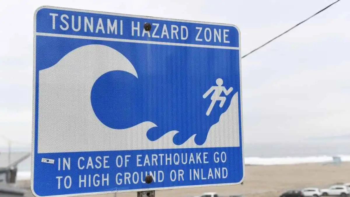 مركز التحذير من تسونامي ينفي خطر موجات مد بحري بعد زلزال الفلبين