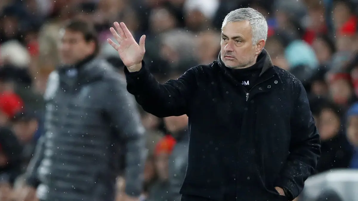 مباراة ليفربول ومانشستر يونايتد.. ماذا أصاب حافلة جوزيه مورينيو؟