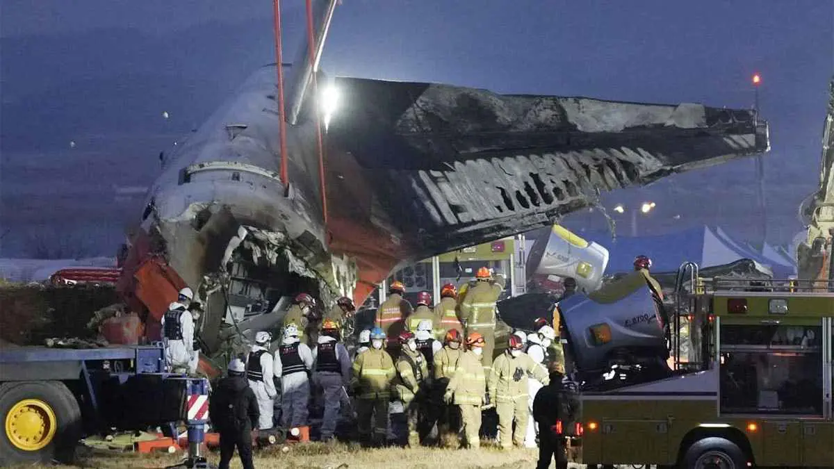 أحد الناجيَين من الطائرة الكورية ينطق كلماته الأولى