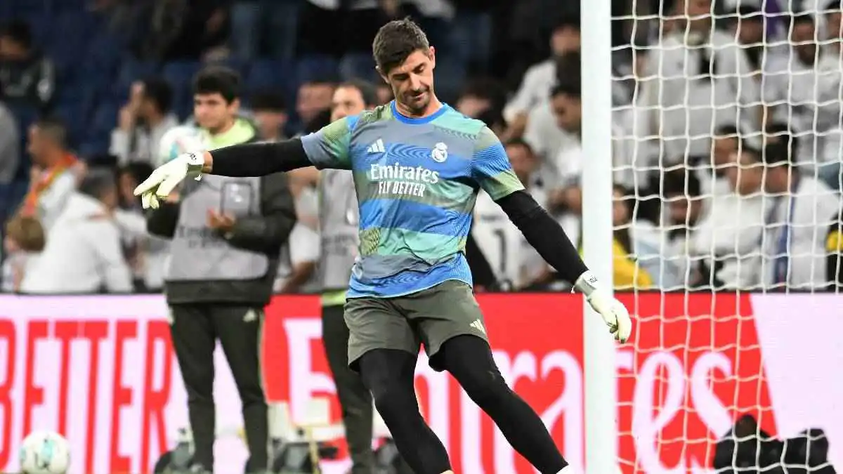 كورتوا يختار أفضل 3 حراس مرمى في العالم